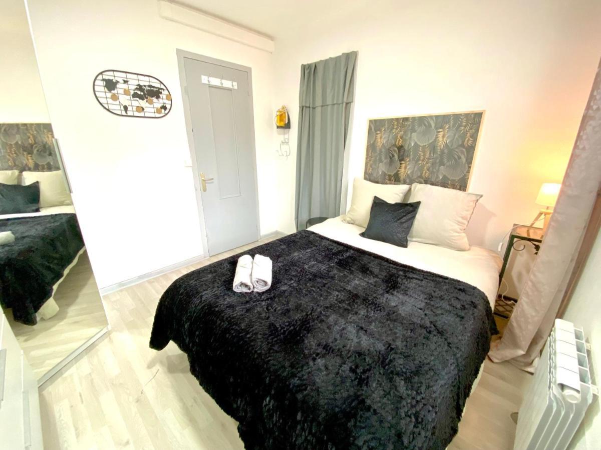 Le Cafe Charmant, Appartement Dans Immeuble Avec Parking Barriere, Balcon LʼArbresle Extérieur photo
